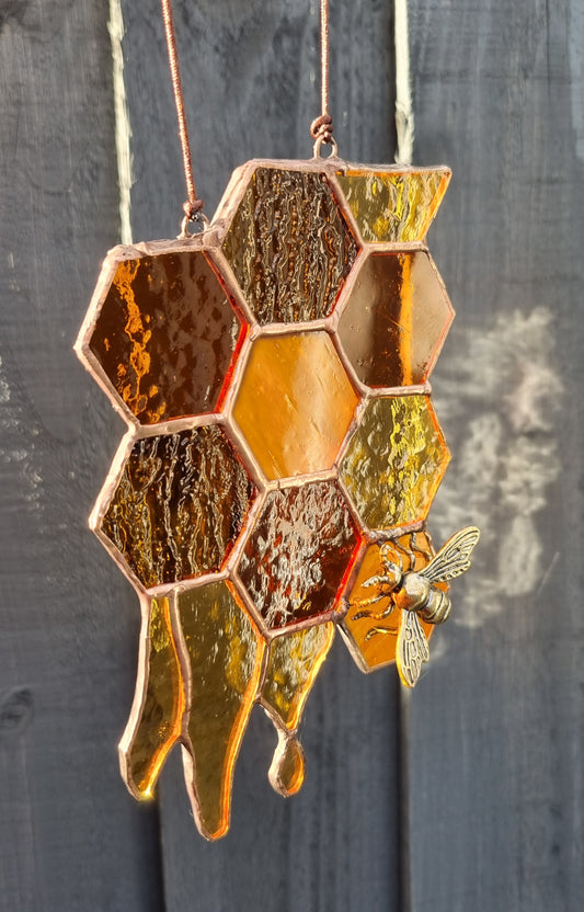 Honeycomb with bee suncatcher